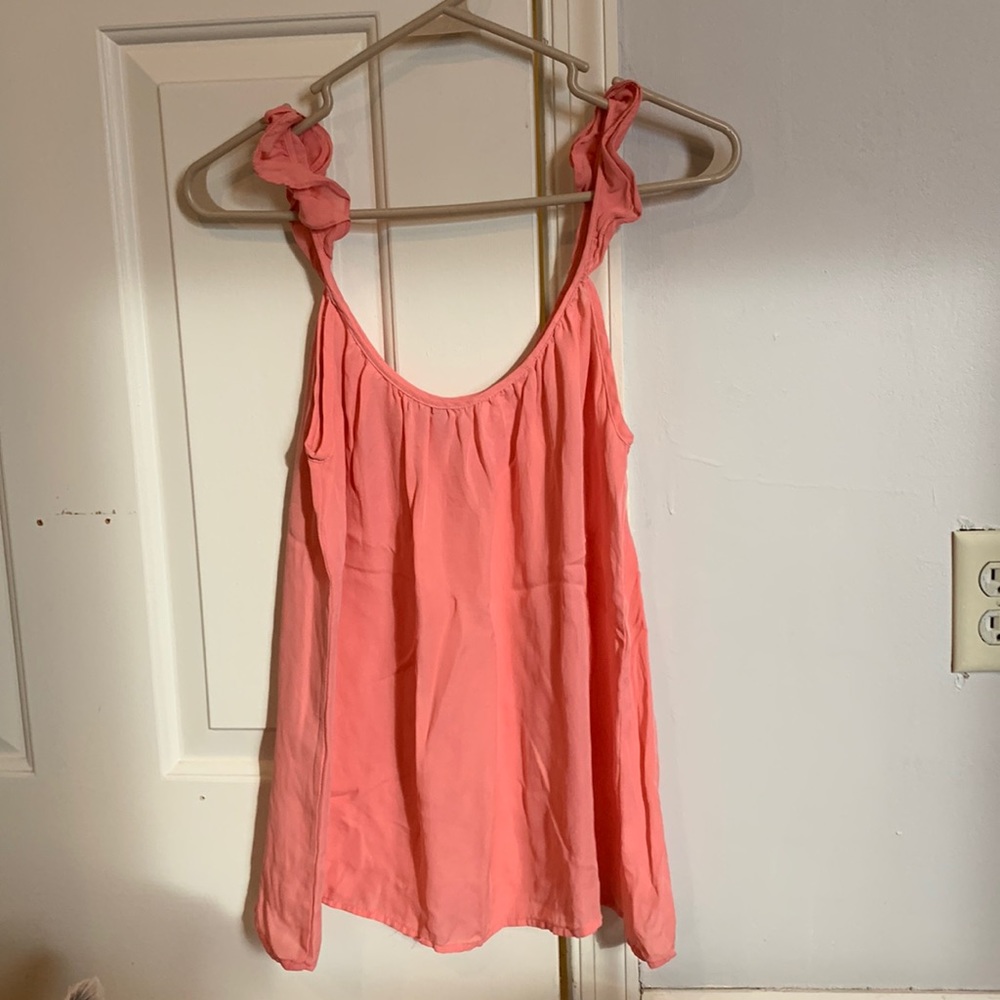 Tucker peach ruffle tank size M